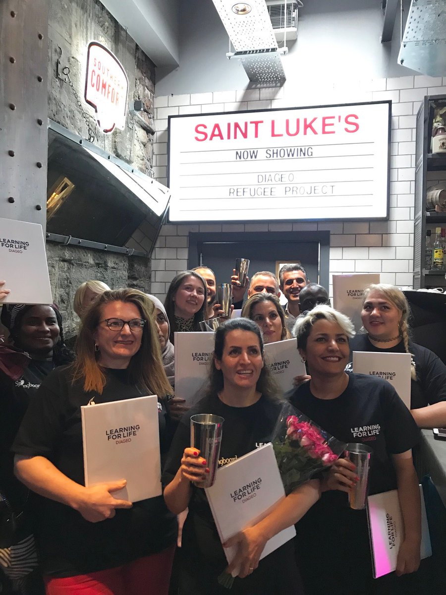 ScotGovFairer's tweet photo. Communities Secretary @ClydesdAileen presents students with certificates on their graduation from the #DiageoLearningforLife Refugee Bartending and Hospitality programme.
Congratulations to the graduates!🎊🎉
@Springboard_UK @scotrefcouncil @CofGCollege @DiageoGB https://t.co/M4f36N1qSK