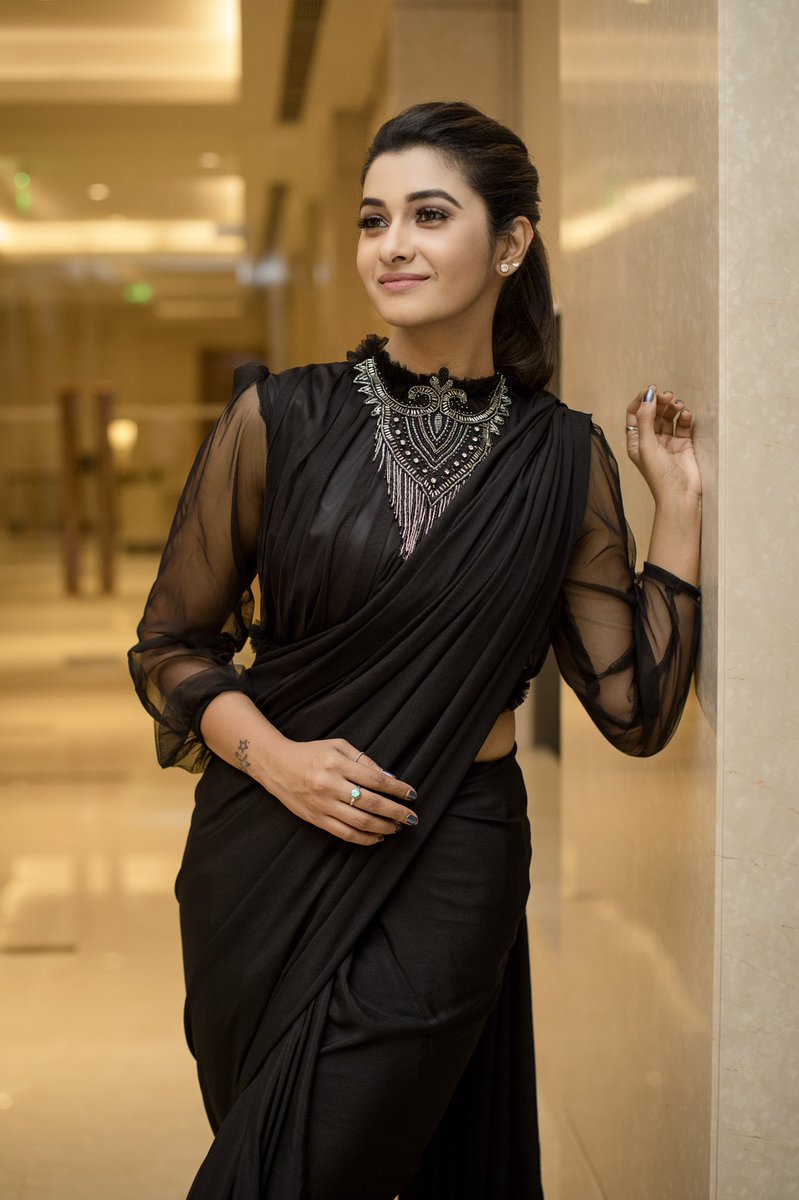 priya_Bshankar's tweet photo. Thanks for the evening @provoke_social and for the recognition as best promising actor! @ashwinthiyagarajan you are nothing but love🖤 PC @kiransaphoto #provoke https://t.co/Bd9NMKECao