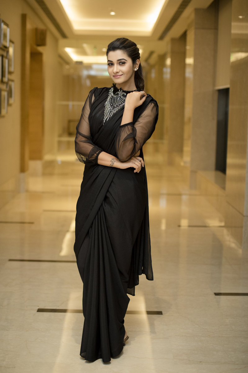 priya_Bshankar's tweet photo. Thanks for the evening @provoke_social and for the recognition as best promising actor! @ashwinthiyagarajan you are nothing but love🖤 PC @kiransaphoto #provoke https://t.co/Bd9NMKECao