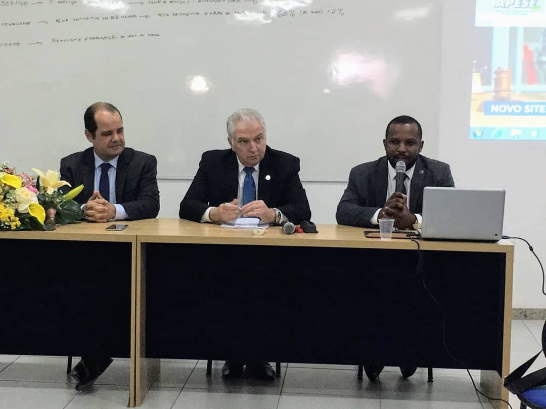 procuradores's tweet photo. E teve início o debate sobre Reforma da Previdência com enfoque na carreira de Procurador do Estado, promovido pela Apese, em Aracaju. O presidente da Anape, Telmo Lemos Filho, é um dos debatedores. #anape #apese #procuradores #procuradoresdosestados #ReformadaPrevidência https://t.co/q9mJUHlQFy
