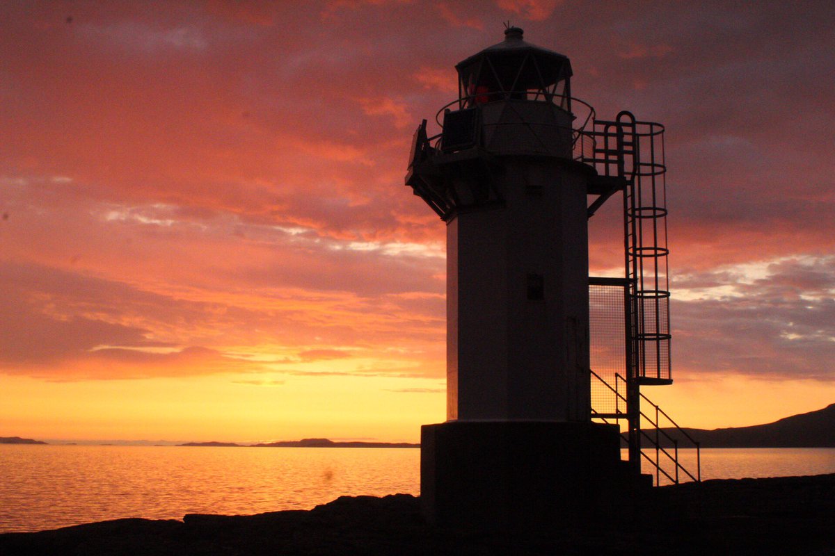 IslaT_photo's tweet photo. Day 3 - continued
After a lovely day in #Ullapool I decided to head out to one of my favourite #hiddengems in the area on a #sunsetmission . I was treated to the most stunning #sunset at #rhuelighthouse and couldn’t be happier with the results.
#visitscotland #scotland https://t.co/HoDQBnmId9