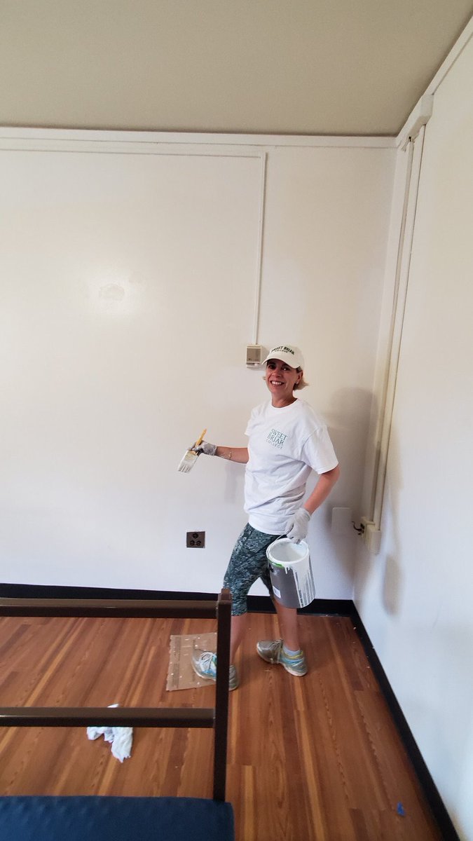 sbcalumnae's tweet photo. Holla Holla! @SweetBriaredu #SweetWorkWeeks Volunteers are painting in Dew!! #SweetBriarFIERCE https://t.co/E6XX2gfLDZ
