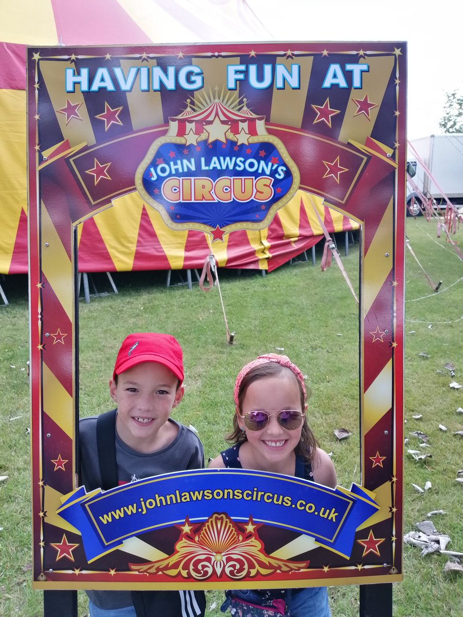 LindleyJoey's tweet photo. Brilliant afternoon watching @lawsonscircus here @WebbsGC 
Great show! @heatherlindley https://t.co/lynW9nyJlu