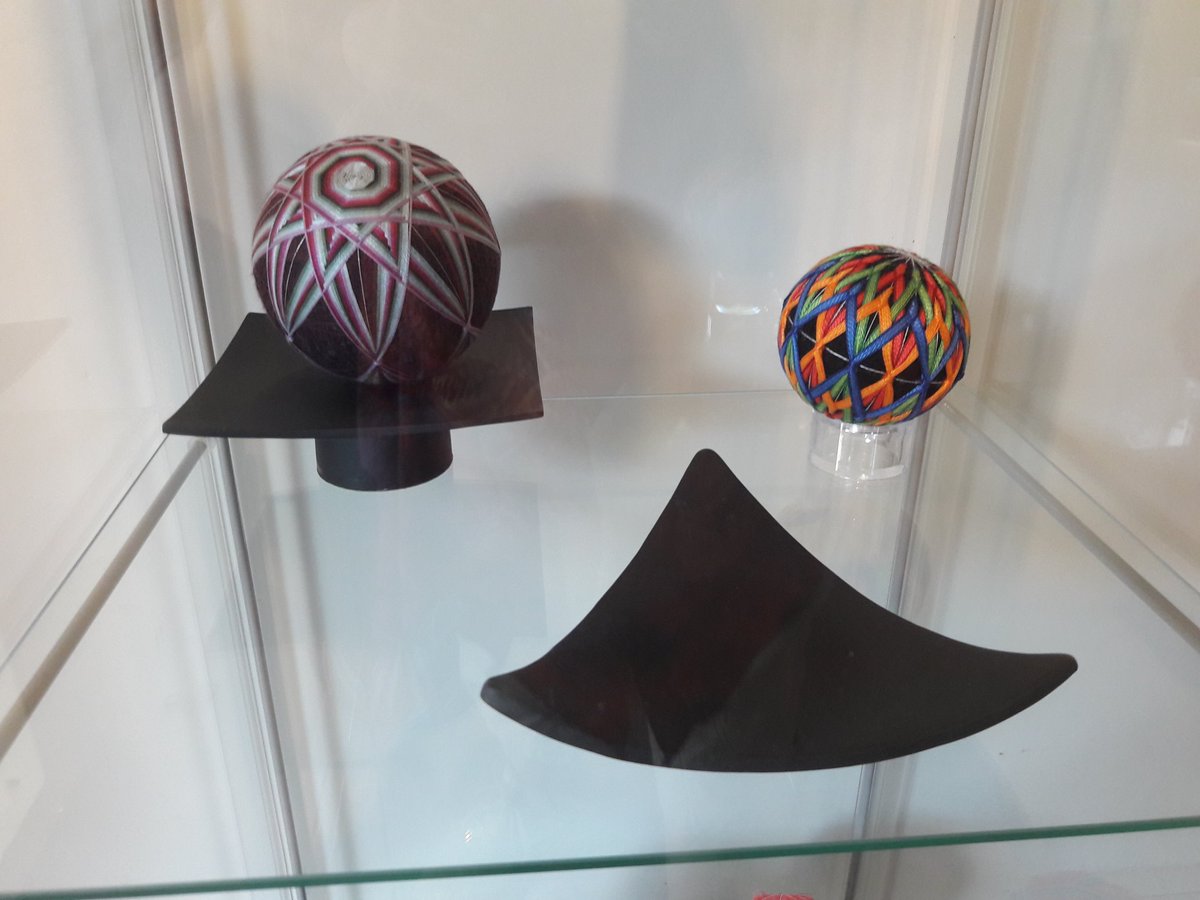 Sandraadje1's tweet photo. Het was een gezellige middag demonstreren bij Galerie het Aardscheveld in Assen
#temari #demonstatie 
En ook leuk als mijn werk bevalt... weer een temari verkocht: bamboe met kraanvogels https://t.co/pVHX2amsBL