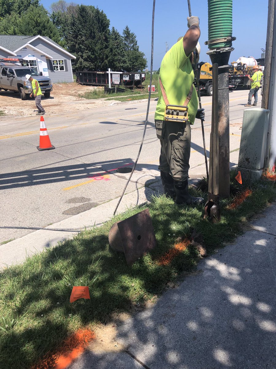 HawkDaylighting's tweet photo. utility locates for a directional drill shot. 
@ Oostburg WI
#hawkconstruction #construction #vactor #vactorhxx  #vactormanufacturing #hydrovac #hydroexcavation #excavation #excavate #hydraulics #hawk #teamhawk #hawkcrew #gettingitdone #safedigging #hawktuff #truvac https://t.co/jABvl3wU9l