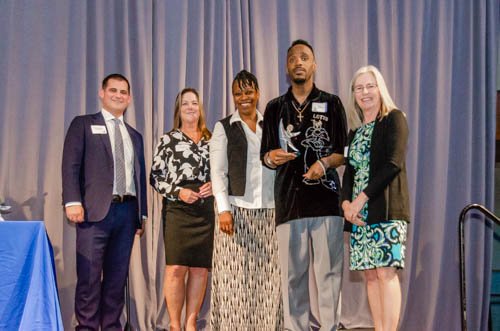 This week on #AskMeAboutMy1200Kids, we feature Champ recipients Dedrenna and Isaiah Hoskins. Mom and son team have been CIS volunteers for almost a decade!  ciskalamazoo.org/mother-and-son…
Thank you to Miller-Davis Company for helping to honor the  Hoskins!