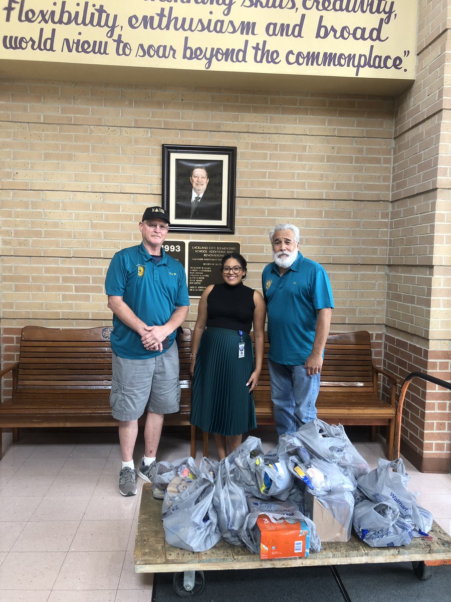 Janette00693545's tweet photo. Thank you to our amazing community partners the Masonic Lodge for donating to our families and students! We are truly thankful for your wonderful support π! #JDA #MasonicLodge #communitypartners #AllenElementary @VP_ALLENES @ELMZagala https://t.co/jCfhFz2EIK