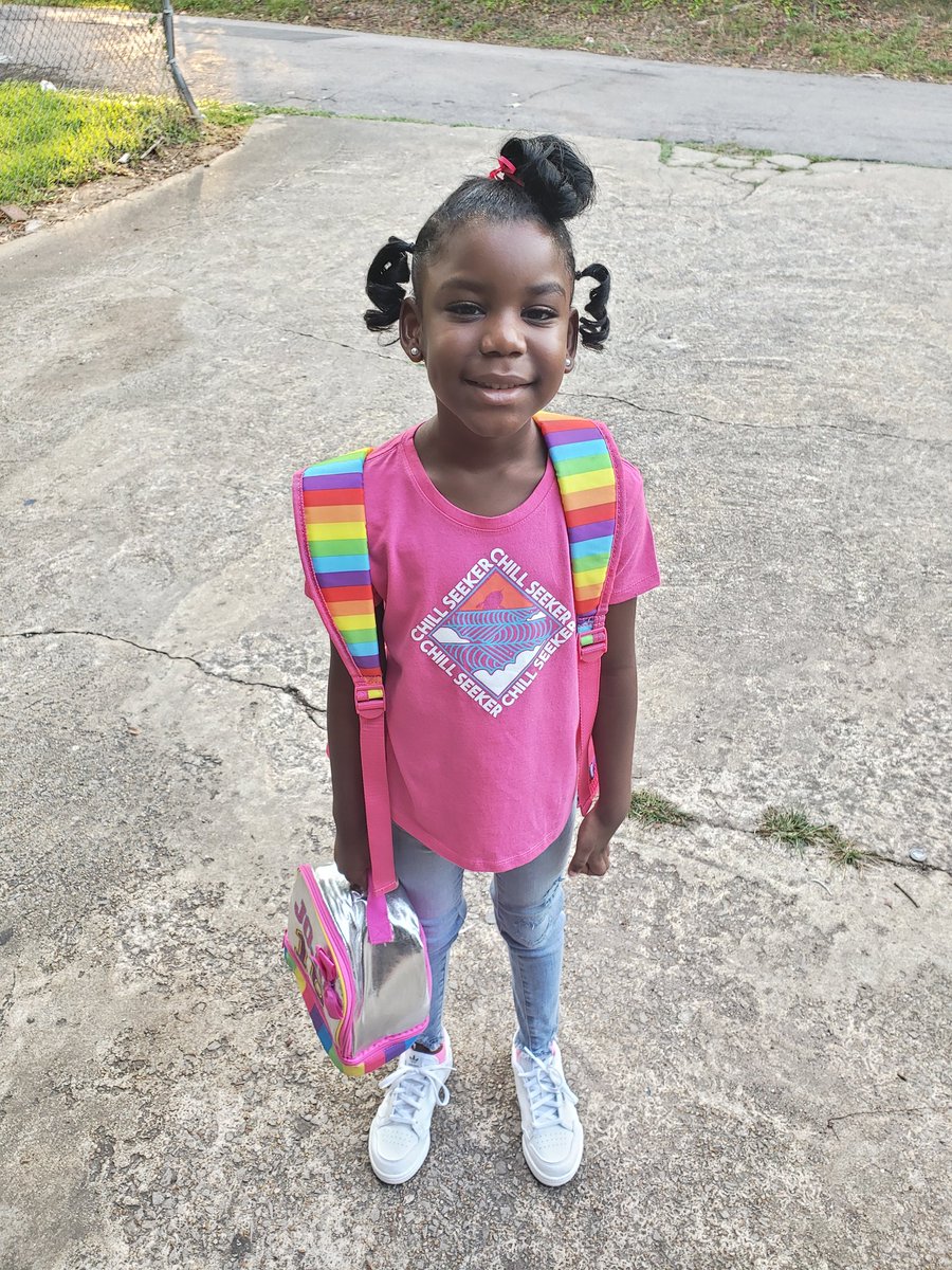 DavisTemeshia's tweet photo. Happy School Day! My baby first day of 1st grade!! Have an awesome successful,productive, safe school year big girl!! MaKenzie Rai https://t.co/H0VzdIC5rQ
