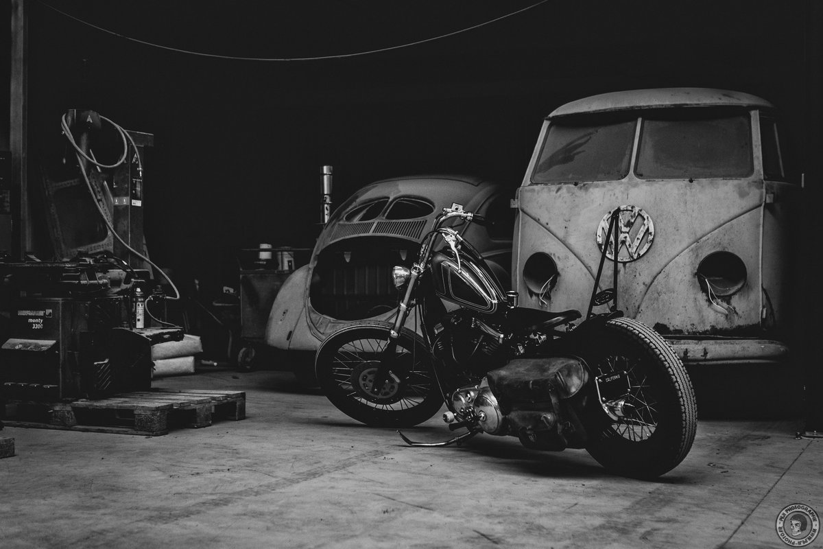 peji's tweet photo. #harleydavidson #garage #kustomkulture #retro #old #leica 
@harleydavidson @Harley_France https://t.co/Gc44IDgNez