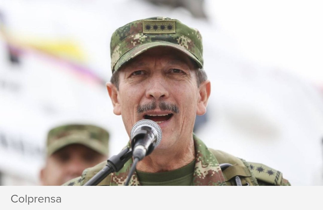 NCprensa's tweet photo. El Cte del @COL_EJERCITO Nicacio Martínez sigue contradiciendo las versiones sobre el caso del joven asesinado en La Lizama, primero aseguró que el soldado disparó al piso, ahora asegura que fue un acto de legítima defensa. ¿@mindefensa donde está la verdad sobre este caso? https://t.co/dHw4zSvmOF