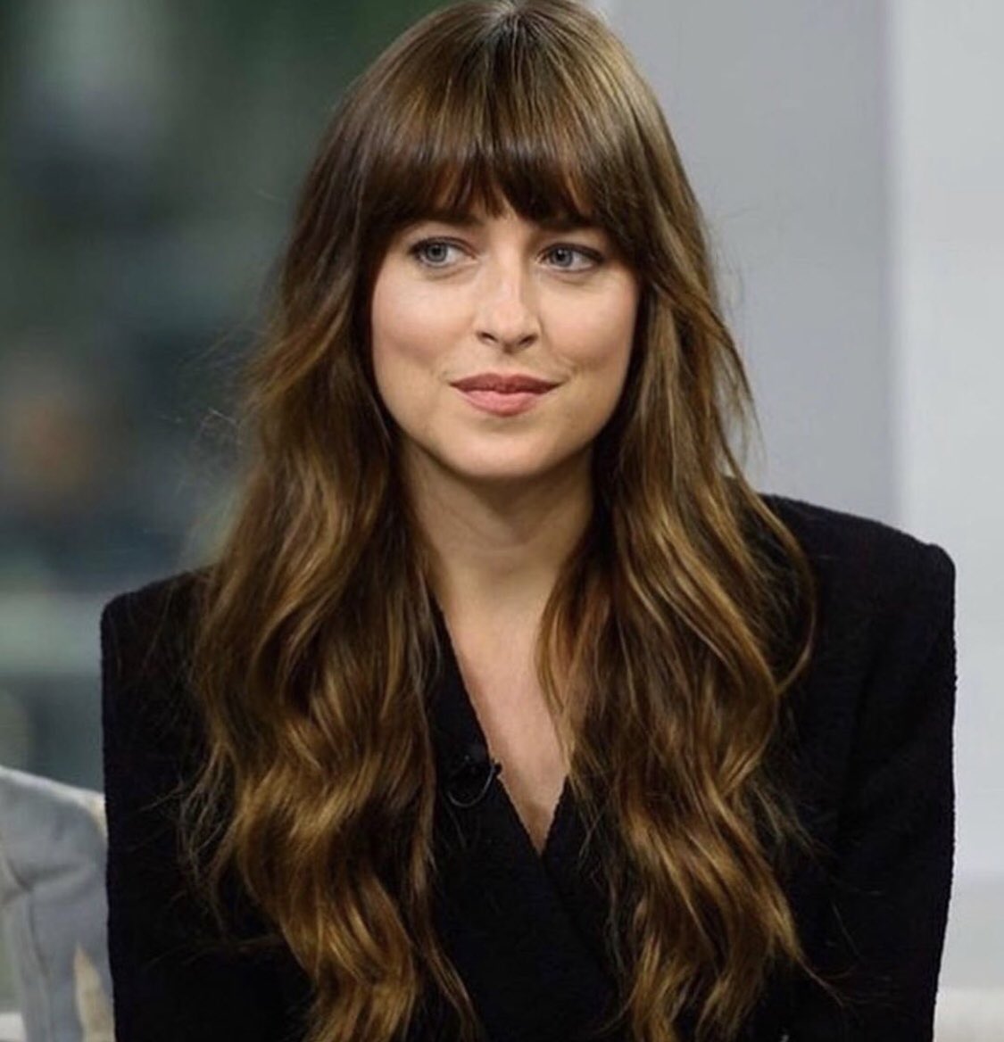foreverdamie_'s tweet photo. #Repost @marktownsend1 with @make_repost
γ»γ»γ»
π Those bangs! π @dakotajohnson #MarksMuses π hairs @marktownsend1 makeup @makiryoke styling @kateyoung π #bangs #fringe #faceframinglayers #dakotajohnson #muse #haircut #hair https://t.co/gLwEEfgtXc