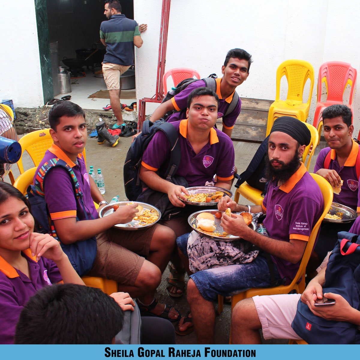 SGRFoundatn's tweet photo. Students of Sheila Raheja Hotel & Catering School visit Vita Farm, Padgha, Maharashtra.
#SheilaGopalRahejaFoundation #SRIHM #HotelManagement #VitaFarm
@durgaraheja @SR_IHM https://t.co/qjvZKmH1vQ