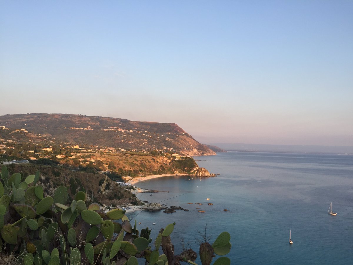 C__Ponto's tweet photo. Summers are great to relax &amp; recharge :) https://t.co/MH9s1gsGAU