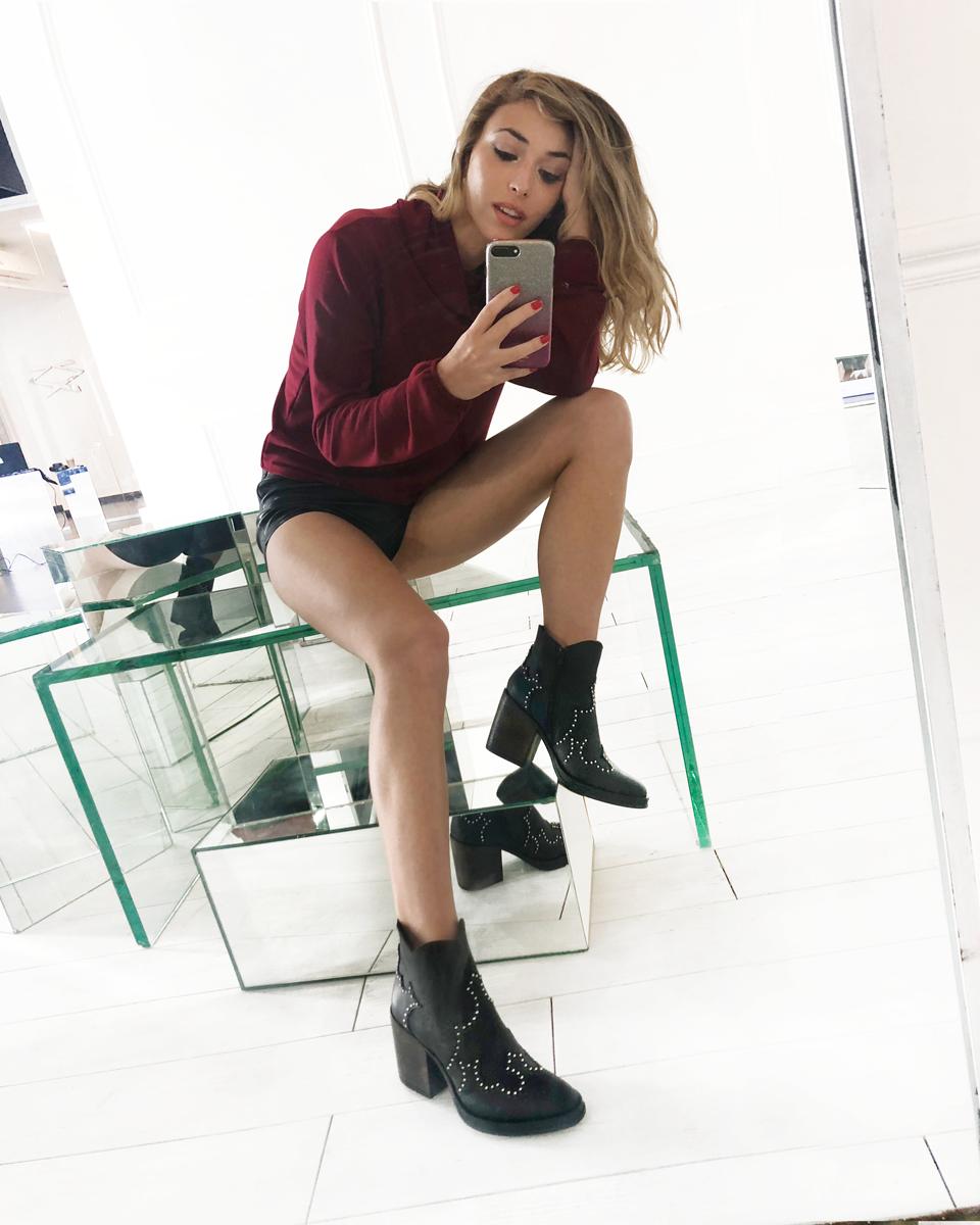 RickySarkany's tweet photo. #SarkanySelfie LOVE NICOLE ❤️
@Nikimarcheggian con botinetas LABEC  
#AW19 https://t.co/G8skNf7Q8t