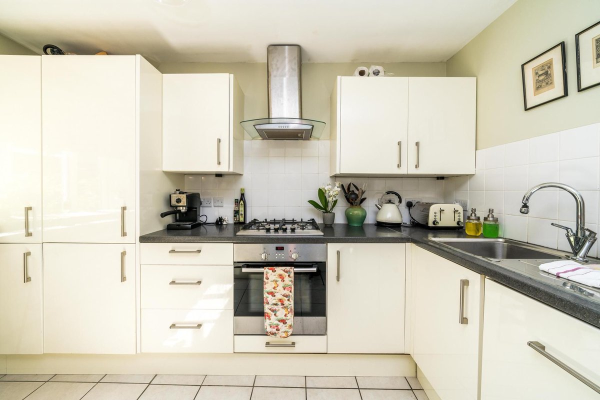 HelloGuest tweet media