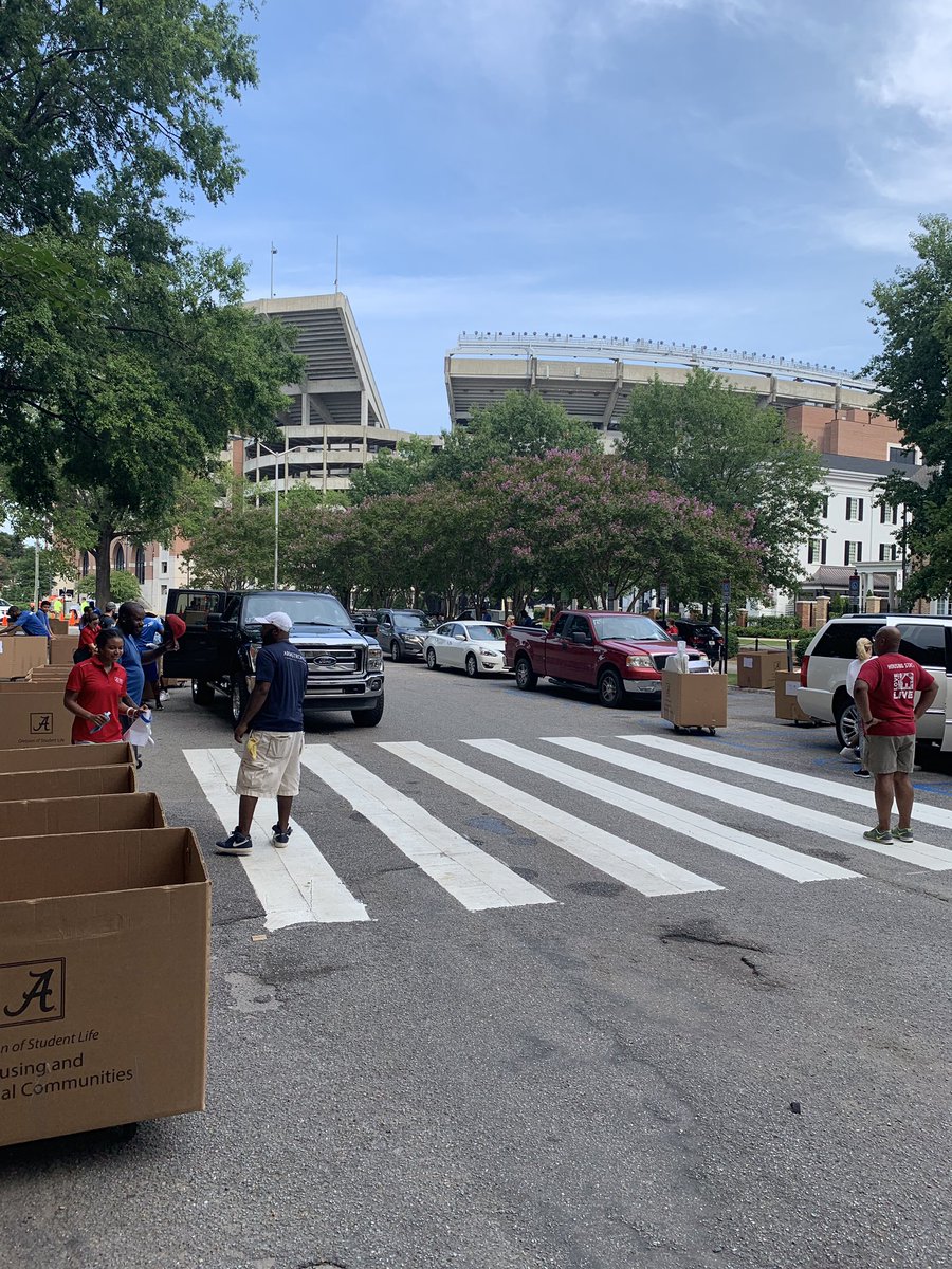 Great job by <a href="/UAHousing/">UA Housing</a> and all of our wonderful volunteers for day 2 of early move in.