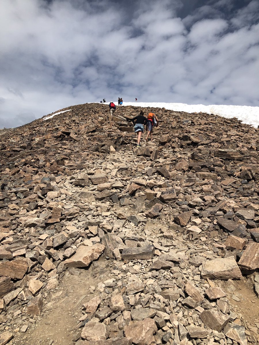 theFishstache's tweet photo. Mt Quandry, you’re a steep bastard.  💪🏽#14000 #Colorado #Fourteens #FiftySevenMoreToGo https://t.co/tQqoPGF6Yw