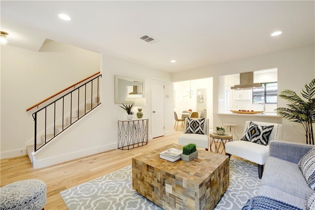 txresidential's tweet photo. Just closed on this super cute condo in 78704! Our clients could not be any happier 😁 https://t.co/qbA3zAWsZP
