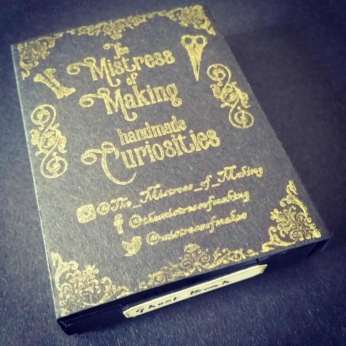 mistressofmakes's tweet photo. Oooh hello, fancy, new, gold ink! *
#etsy #etsypackaging #diypackaging #packaging #handstamped #handmadepackaging #goldink #stamped #curiosities #display #blackandgold #boxmaking #paperart #handprinted #matchbox #handmadematchbox #handmadelife #handmadeinwales https://t.co/KCpOcANvst