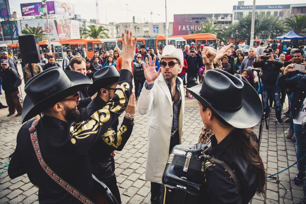 Hoy tocamos en @VivaLaPipol por <a href="/chilevision/">Chilevisión</a> !! Atentos !