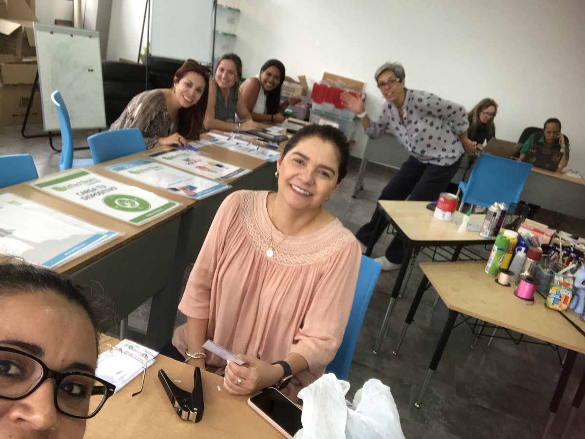 pzamoraats's tweet photo. Pocas fotos (hasta ahora) y ¡mucha actitud! #EdTechTeamMex #GoogleEI #Mex18 #GoogleEdu #EducandoErizos #TeachingWithPassion #AulasConectadas https://t.co/DhWXCaKV7i