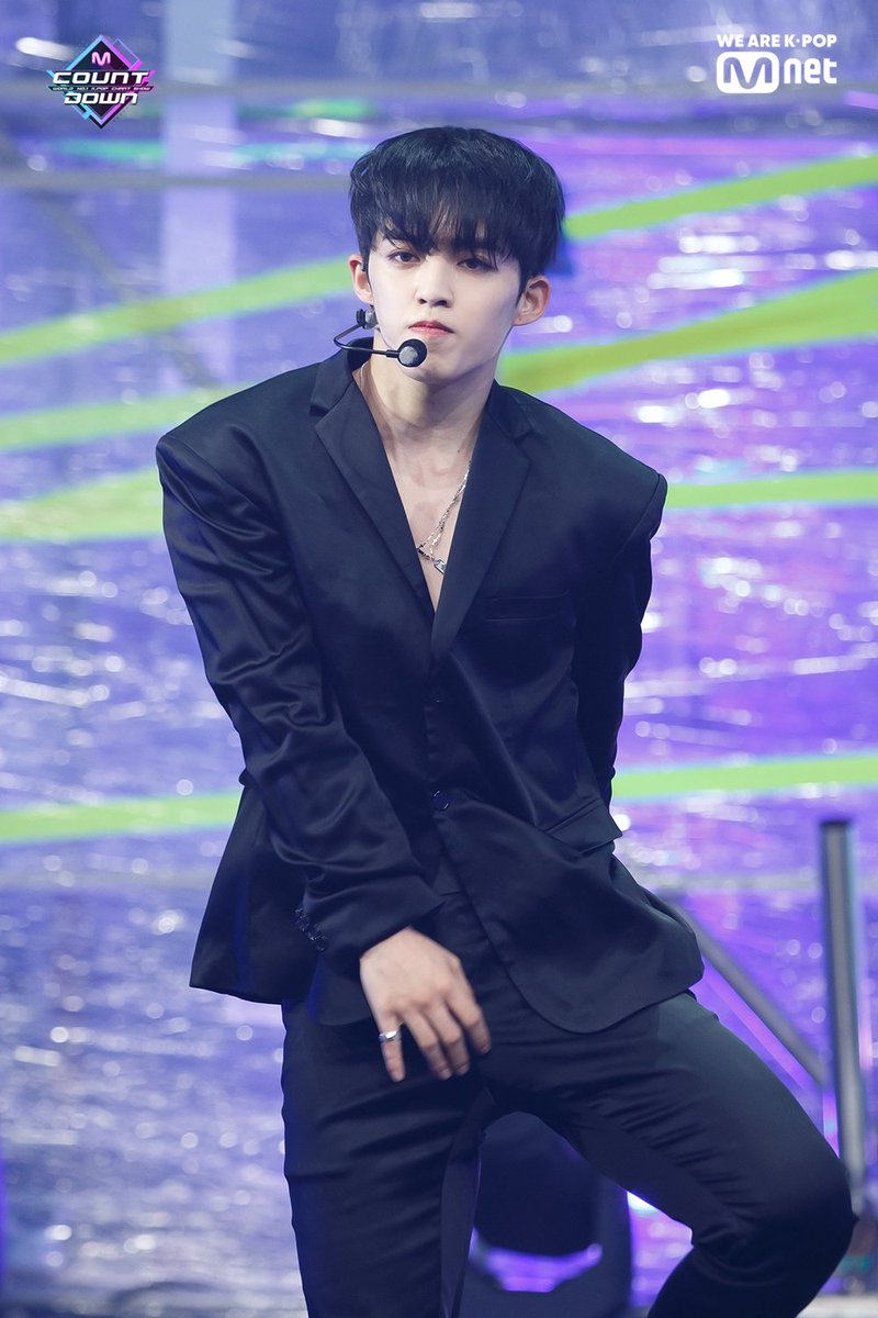 MnetMcountdown's tweet photo. 190808 #MCOUNTDOWN 현장포토
캐럿들! 올 여름 세봉이들과 함께 해방 뛰어! Online Offline 모두 세봉이들로 도배해! (feat.쇼미더캐럿) #SEVENTEEN #세븐틴 #HIT

📺 https://t.co/G3VKof979R https://t.co/ItXFDbMgEz