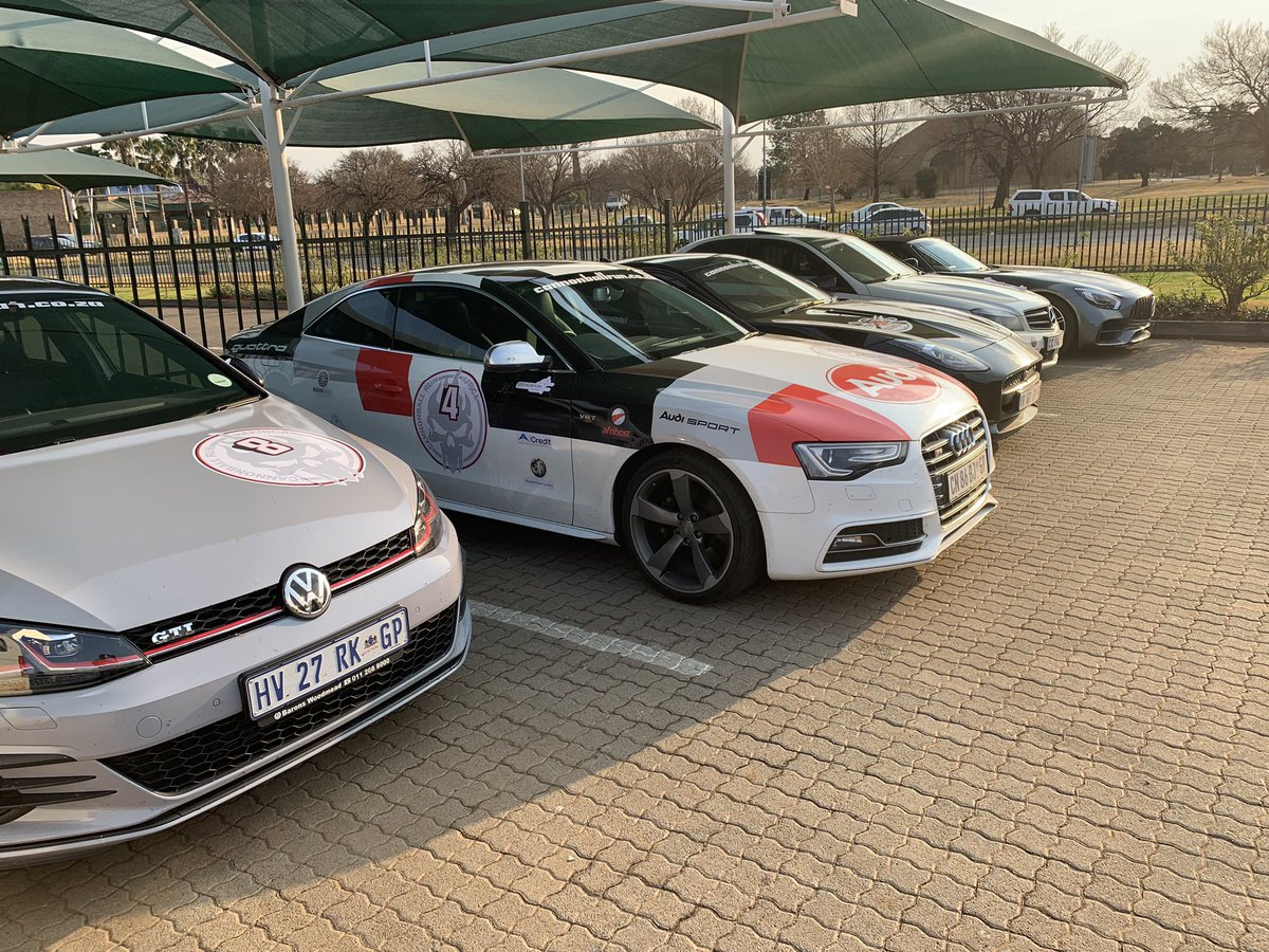 williemeyer's tweet photo. Parkin rules apply.  #cannonsa19 #supercar #southafrica #carsofinstagram #supercarlifestyle @Francoisremy69 https://t.co/KZzRn9bYAJ