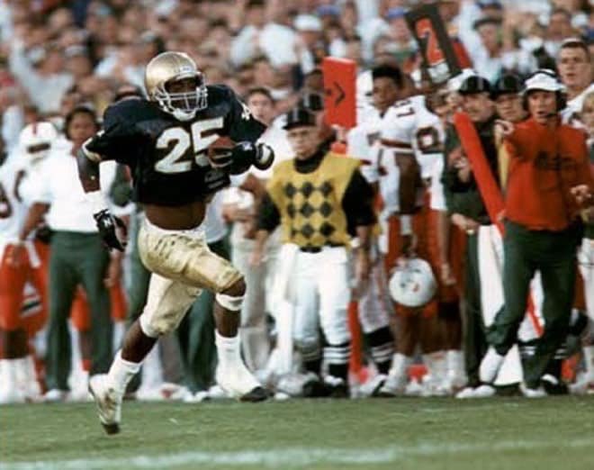 NDFBhistory's tweet photo. 25 days until Notre Dame Football! https://t.co/txMPGfdvTY