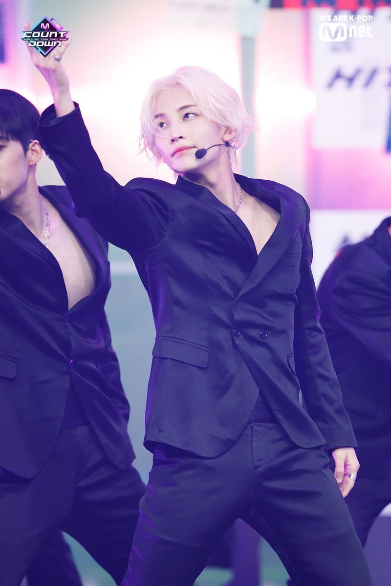 MnetMcountdown's tweet photo. 190808 #MCOUNTDOWN 현장포토
캐럿들! 올 여름 세봉이들과 함께 해방 뛰어! Online Offline 모두 세봉이들로 도배해! (feat.쇼미더캐럿) #SEVENTEEN #세븐틴 #HIT

📺 https://t.co/G3VKof979R https://t.co/2CHhEX0V2P
