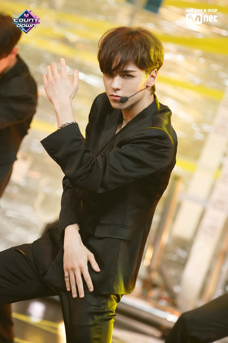 MnetMcountdown's tweet photo. 190808 #MCOUNTDOWN 현장포토
캐럿들! 올 여름 세봉이들과 함께 해방 뛰어! Online Offline 모두 세봉이들로 도배해! (feat.쇼미더캐럿) #SEVENTEEN #세븐틴 #HIT

📺 https://t.co/G3VKof979R https://t.co/2CHhEX0V2P