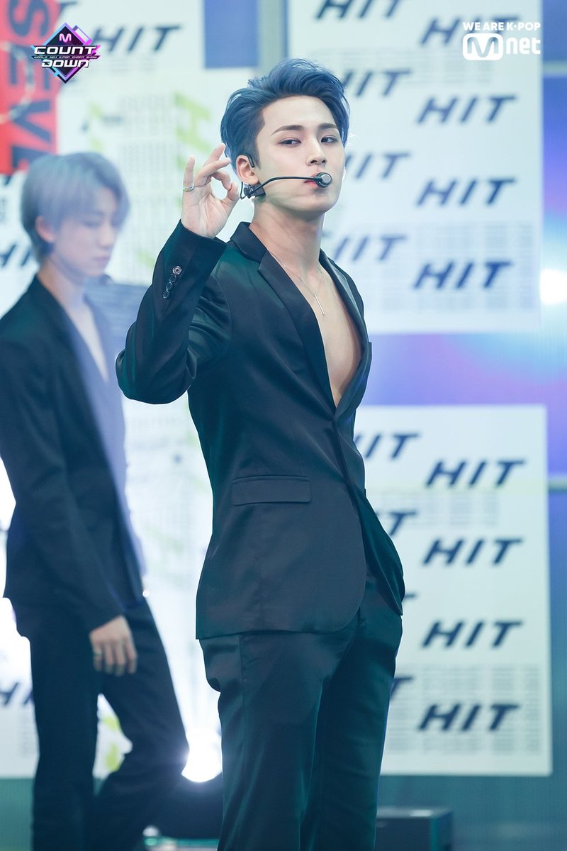 MnetMcountdown's tweet photo. 190808 #MCOUNTDOWN 현장포토
캐럿들! 올 여름 세봉이들과 함께 해방 뛰어! Online Offline 모두 세봉이들로 도배해! (feat.쇼미더캐럿) #SEVENTEEN #세븐틴 #HIT

📺 https://t.co/G3VKof979R https://t.co/2CHhEX0V2P