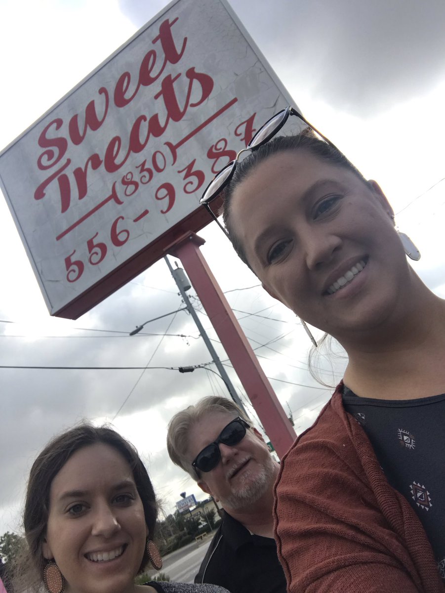 LizzieATrek's tweet photo. We forgot to take the picture before we ate the cupcakes #scienceissweet #AJBscienceteachers @SeguinISD @DrMattGutierrez https://t.co/BMuwQRiUFI