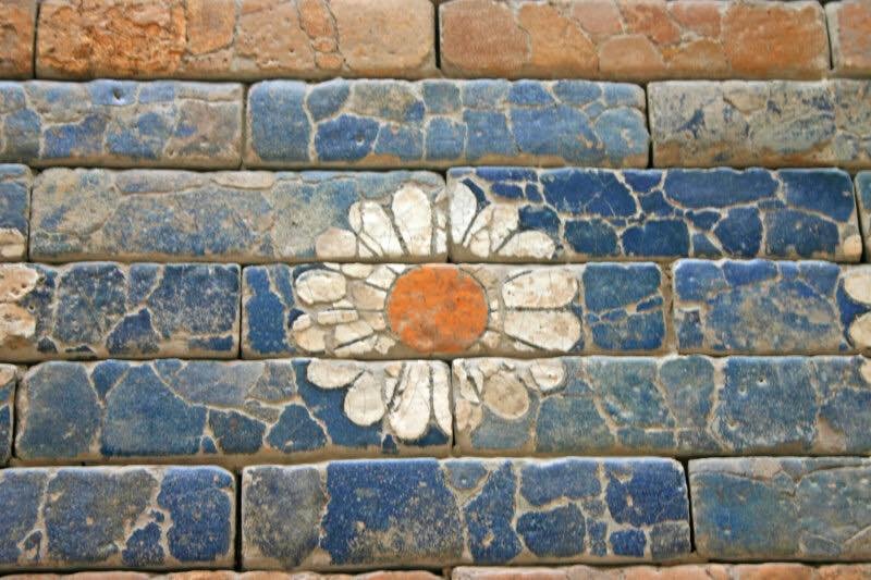 Chamomile flower which decorates the gate of Ishtar and many Assyrian statues was the symbol of spring and victory. It was gifted to Babylonian soldiers before their departure so that the Goddess would bless their venture and fight alongside them. #FolkloreThursday  #plantlore