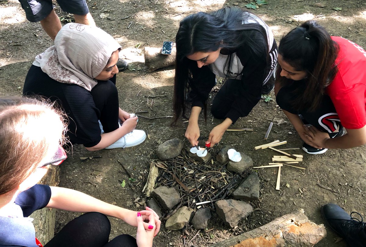 Vicky_UoL's tweet photo. Lit campfire skills at #RFESS19 🔥 🔥 @Talent_Spotting @HerdFarm https://t.co/eWbkgIUx8R