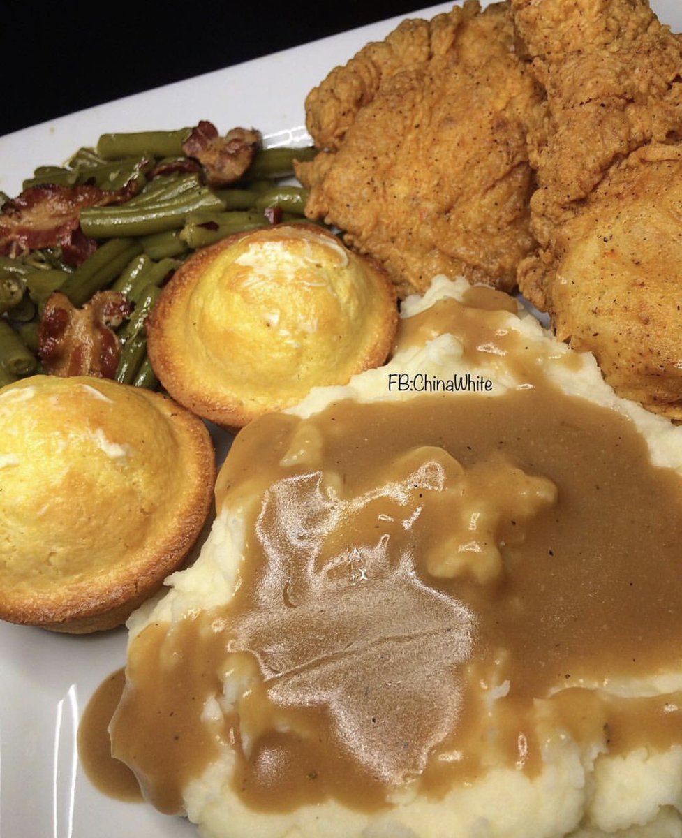 guapunzel's tweet photo. i’m sorry but southern comfort food beats any other food https://t.co/jmAYtOIaVr