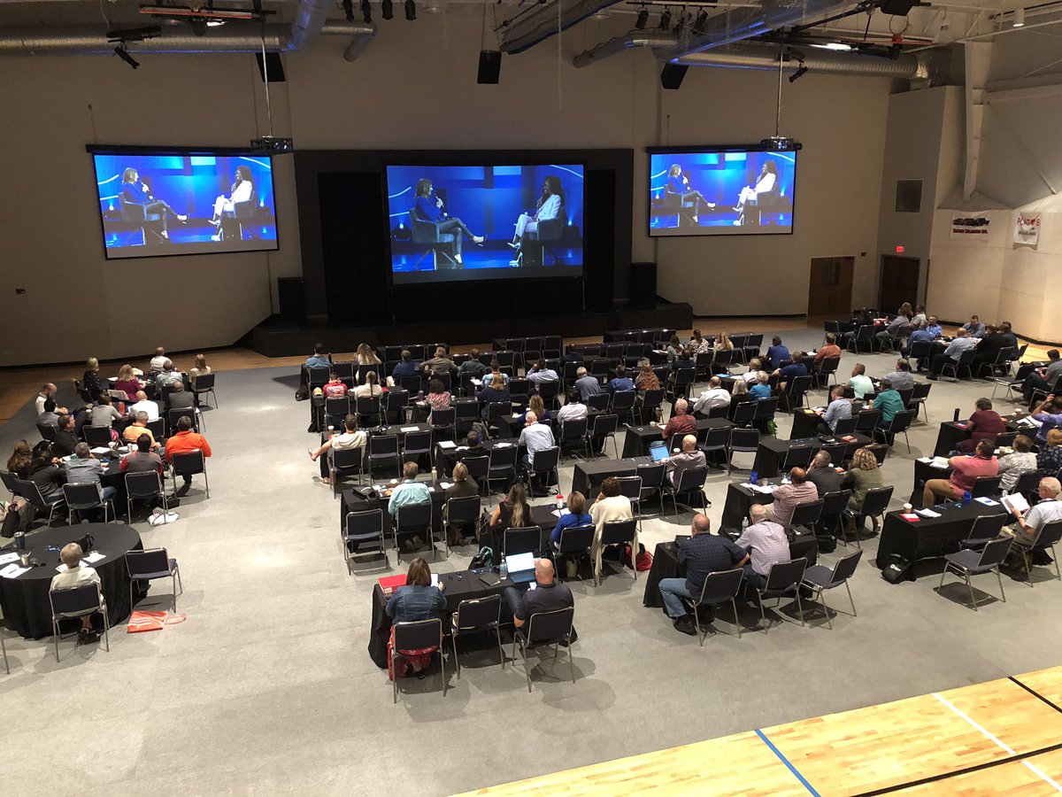 Craig_Olson's tweet photo. Leaders in Lakeland getting better @hplakeland #GLS19 https://t.co/dhUnkRQLCu