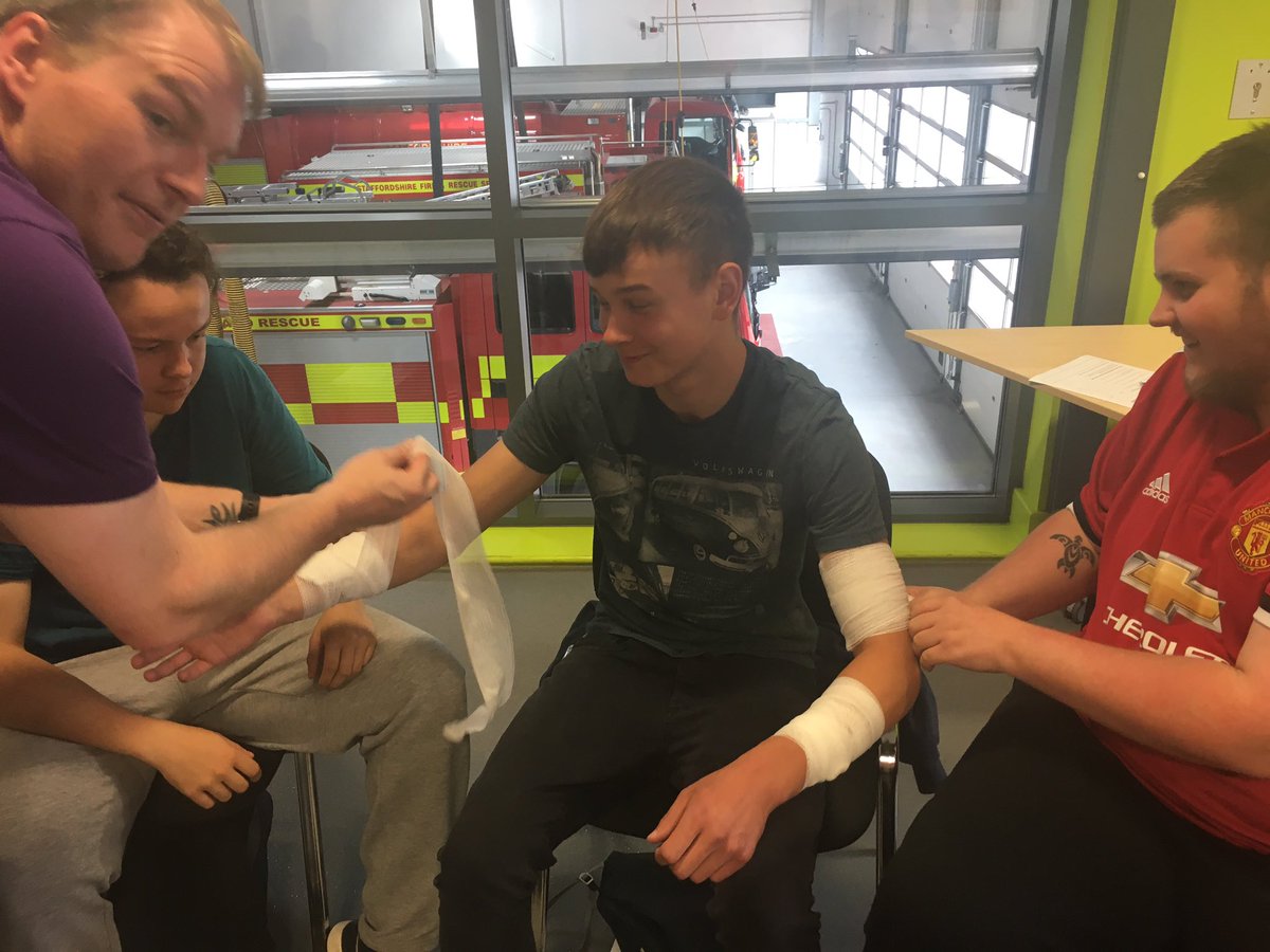 TeamCannock's tweet photo. A big thank you to the @ProjectICIC for delivering a fantastic Street Aid session. Also thank you to @natqleigh for coming in and sharing her personal experience of knife crime, we appreciate it! #cannockteam6 @SaferCic https://t.co/xxkJIXdIa6