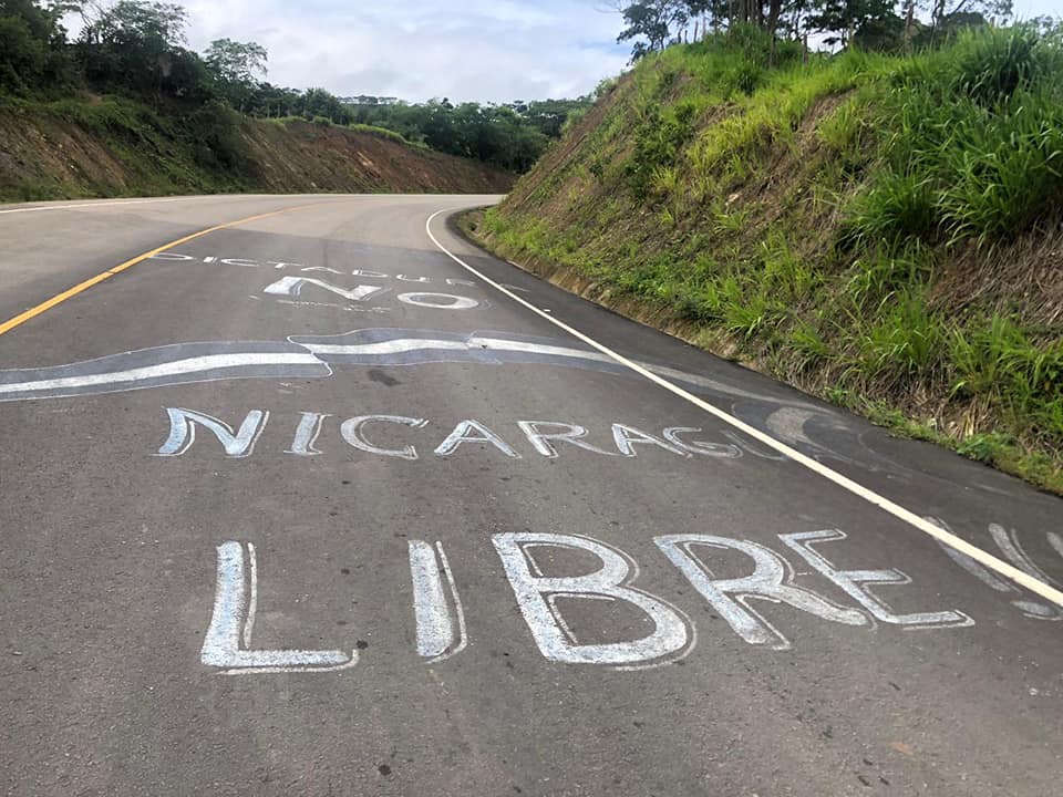 29Cheva_Patria's tweet photo. ¡Pantasma no se vende ni se rinde! 🇳🇮

A pesar de los ataques y asedio a nuestros hermanos del norte, mantienen la lucha cívica. ✊

El pueblo sigue demostrando su descontento social, sumémonos a esta forma de protesta. 👍

¡Hagamos patria! 👏
#SOSNicaragua https://t.co/mioWgupRpl