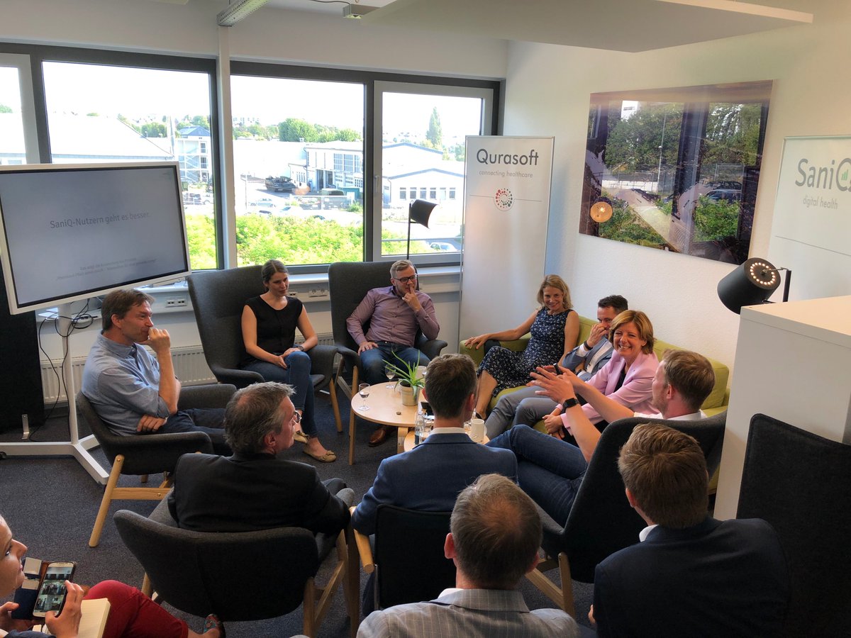 SaniQApp's tweet photo. Heute war ein toller Tag! #Malu #Dreyer hat uns in #Koblenz besucht. Ein wunderbares Gespräch über #Innovation in der #Gesundheit. Unser Anliegen ist es, Menschen zu helfen. Und es ist schön,hierbei unterstützt zu werden. DANKE! @rlpNews @Soziales_RLP @Sabine_Baetzing #Qurasoft https://t.co/hvWlg2oktS