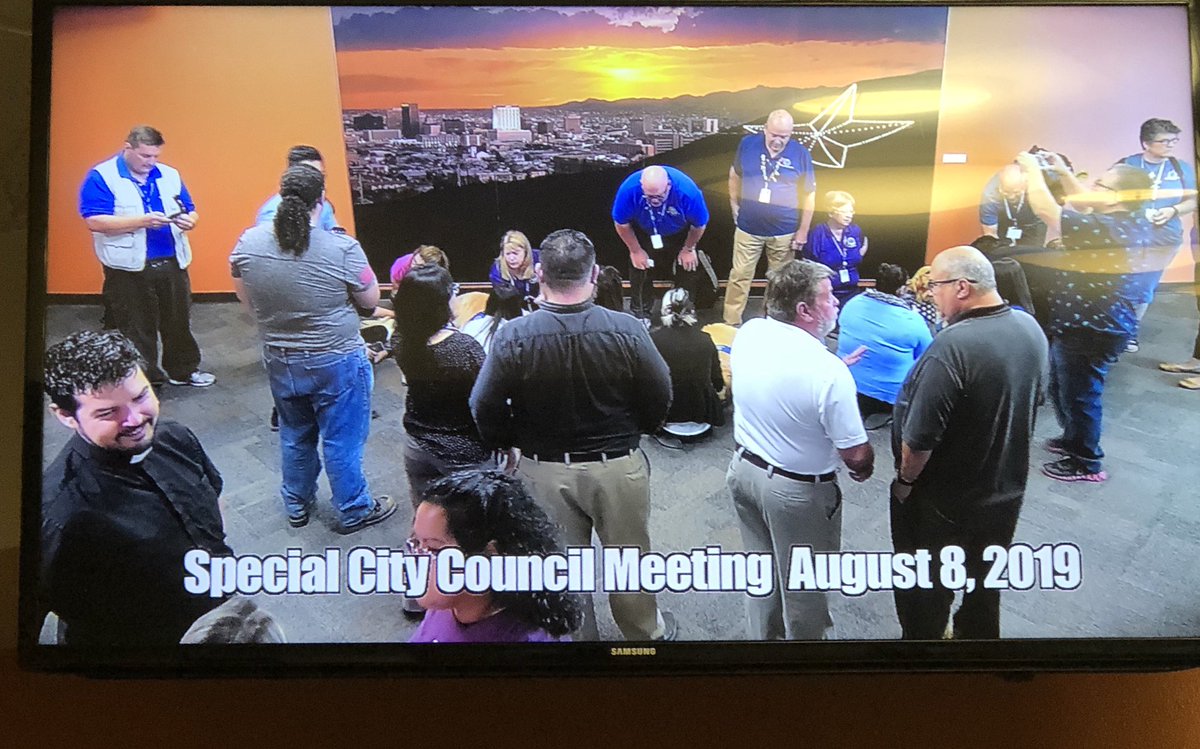 LCCK9Phoebe's tweet photo. Guess who was invited to a special city council meeting today? #ElPasoStrong @K9ComfortDogs https://t.co/AGpt1159o3
