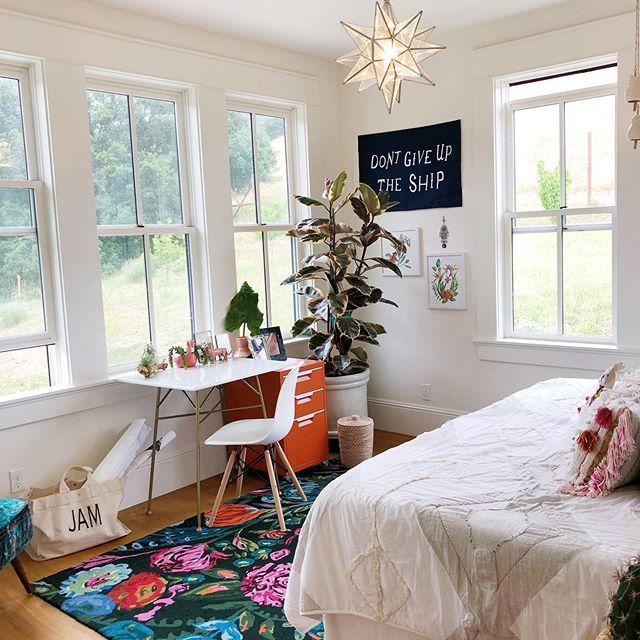 That fine balance between a bedroom &amp; a work space. 👈🏻 It’s often a challenge to designate an entire room as a “guest room” as it’s unlikely you’ll have guests every week and the room ends up being under-utilized. 😏 We’re big fans of designing “flex … ift.tt/2OKZvfM