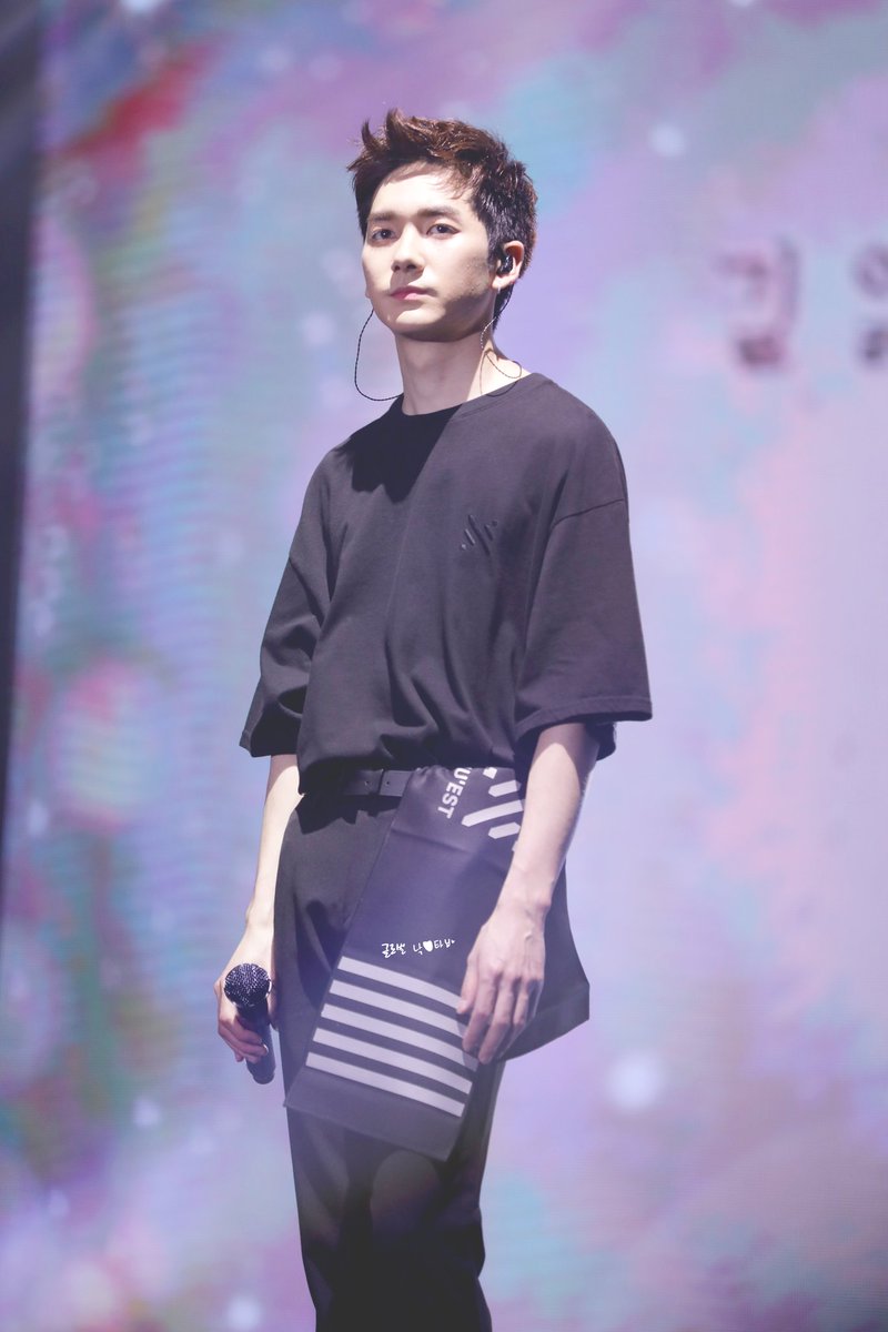 global_camel's tweet photo. 190727 홍콩 콘서트
#뉴이스트 #아론 #ARON 

너가 내 가수라서 자랑스럽다 https://t.co/xbmFd4iqSt