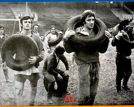 algunos q no voy a nombrar x códigos, a otros q cuando les das los botines sin lustrar hacen carita  o para otros q analizan a los técnicos por sus entrenamientos o elementos de trabajo y actúan en consecuencia. ELLOS SIN TANTO ERAN HOMBRES: EL COCO, PERFUMO Y EL PANADERO DÍAZ