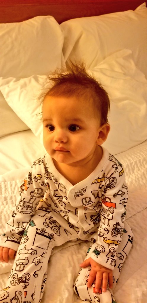 Sandoe82's tweet photo. By far my favorite pics of Ezra so far.  Going to be 8 months old in 3 days. #IDontWantToWakeUp #CantMakeMe #Fine #FoodIsAlwaysGood https://t.co/ds3vEAAnpx