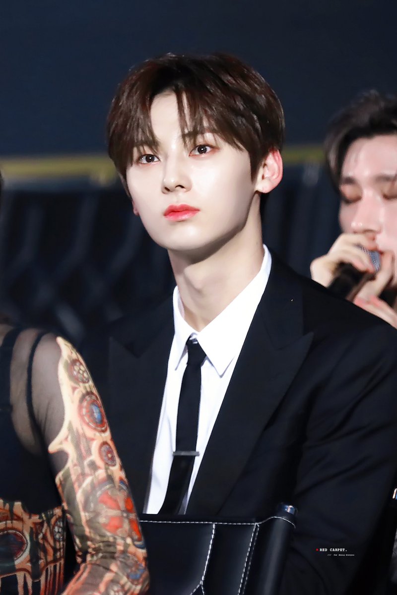 redcarpet_mh's tweet photo. 너의 스물다섯 번째 여름을 진심으로 축하해🍃
누구보다 더 행복한 하루가 되길 바랄게☺️♥️

#산랑하는_우리혀니_황축생축 
#OurSummerMinhyun
#한여름의_시작_생일축하해_민현아
#HAPPY_MINHYUN_DAY https://t.co/gBcCEfeomg