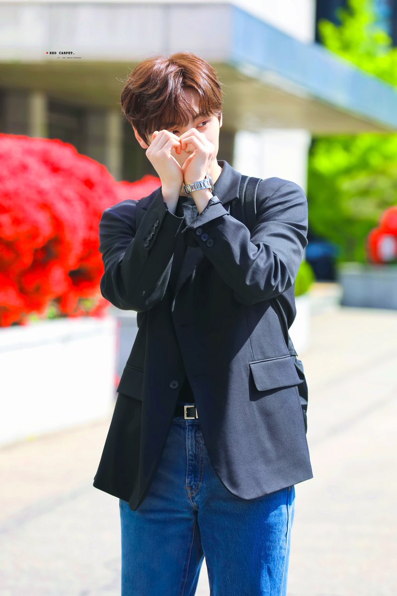 redcarpet_mh's tweet photo. 너의 스물다섯 번째 여름을 진심으로 축하해🍃
누구보다 더 행복한 하루가 되길 바랄게☺️♥️

#산랑하는_우리혀니_황축생축 
#OurSummerMinhyun
#한여름의_시작_생일축하해_민현아
#HAPPY_MINHYUN_DAY https://t.co/gBcCEfeomg
