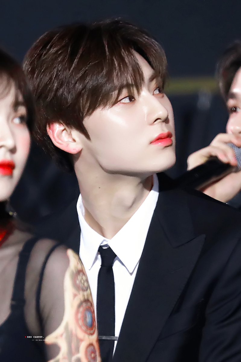 redcarpet_mh's tweet photo. 너의 스물다섯 번째 여름을 진심으로 축하해🍃
누구보다 더 행복한 하루가 되길 바랄게☺️♥️

#산랑하는_우리혀니_황축생축 
#OurSummerMinhyun
#한여름의_시작_생일축하해_민현아
#HAPPY_MINHYUN_DAY https://t.co/gBcCEfeomg