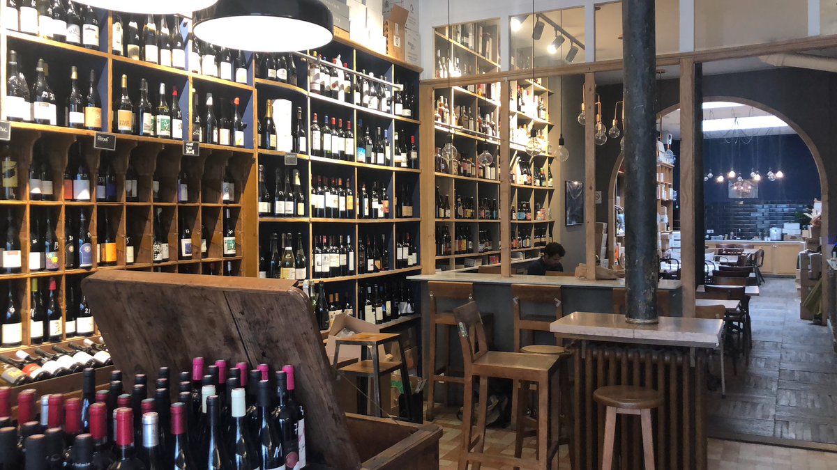 itacapoe8's tweet photo. #CavedeBelleville #vins #épiceriefine #bonproduit #vin #vi #parisjetaime #cuISAna #top https://t.co/KW4MbqB1da