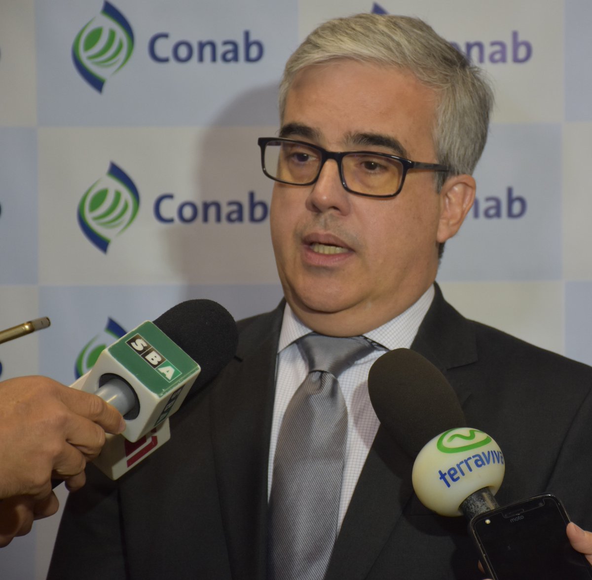 NewtonJR_Conab's tweet photo. Bom dia produtores! Dados da @Conab_Oficial, divulgados hoje, mostram que o Brasil tem safra recorde de 241,3 milhões de toneladas de grãos nesta safra 2018/2019. https://t.co/FIBb7Ybpca