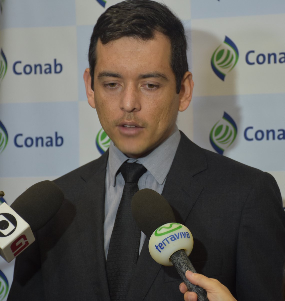 NewtonJR_Conab's tweet photo. Bom dia produtores! Dados da @Conab_Oficial, divulgados hoje, mostram que o Brasil tem safra recorde de 241,3 milhões de toneladas de grãos nesta safra 2018/2019. https://t.co/FIBb7Ybpca